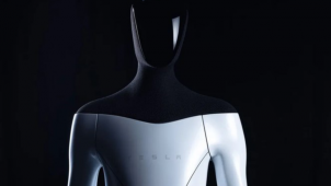 Tesla pourrait commercialiser son robot humanoïde dès l’année prochaine