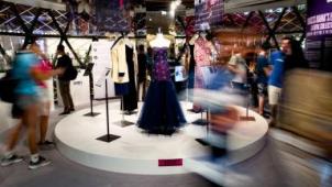 Les robes de la princesse Diana: un juteux business (vidéo)
