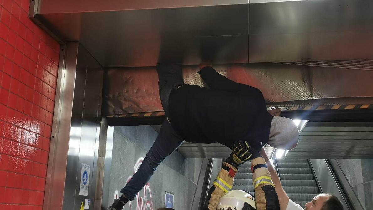 Bruxelles : les pompiers appelés pour une opération hors du commun dans le métro (photos et vidéo)