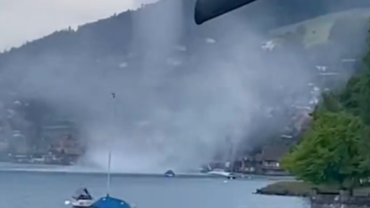 Une trombe marine se forme sur un lac en Suisse (vidéo)