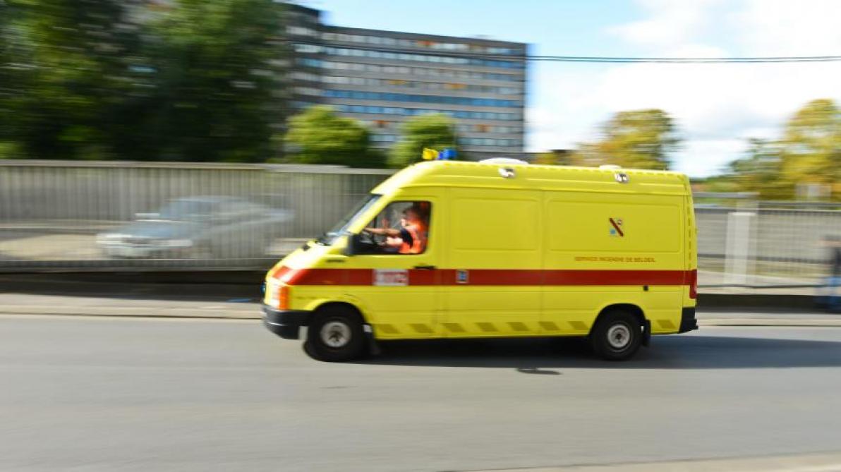 Flandre : un homme décède en voiture suite à un accident