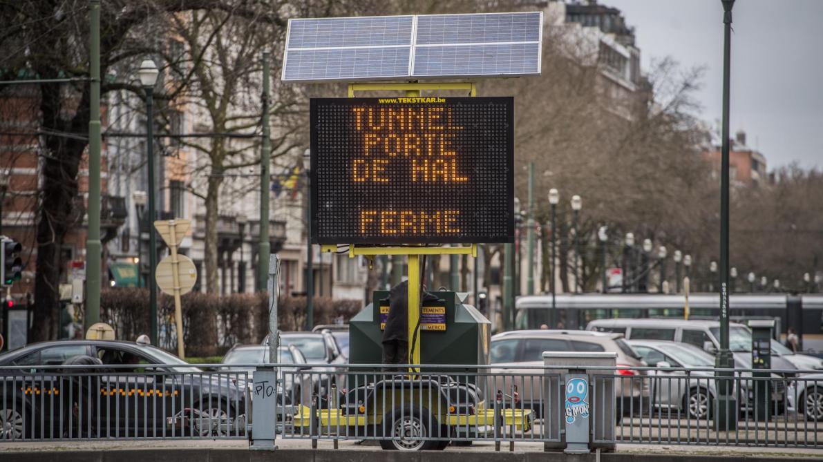 Sebuah pesan ditampilkan di beberapa ratus panel digital di seluruh Wilayah Brussels