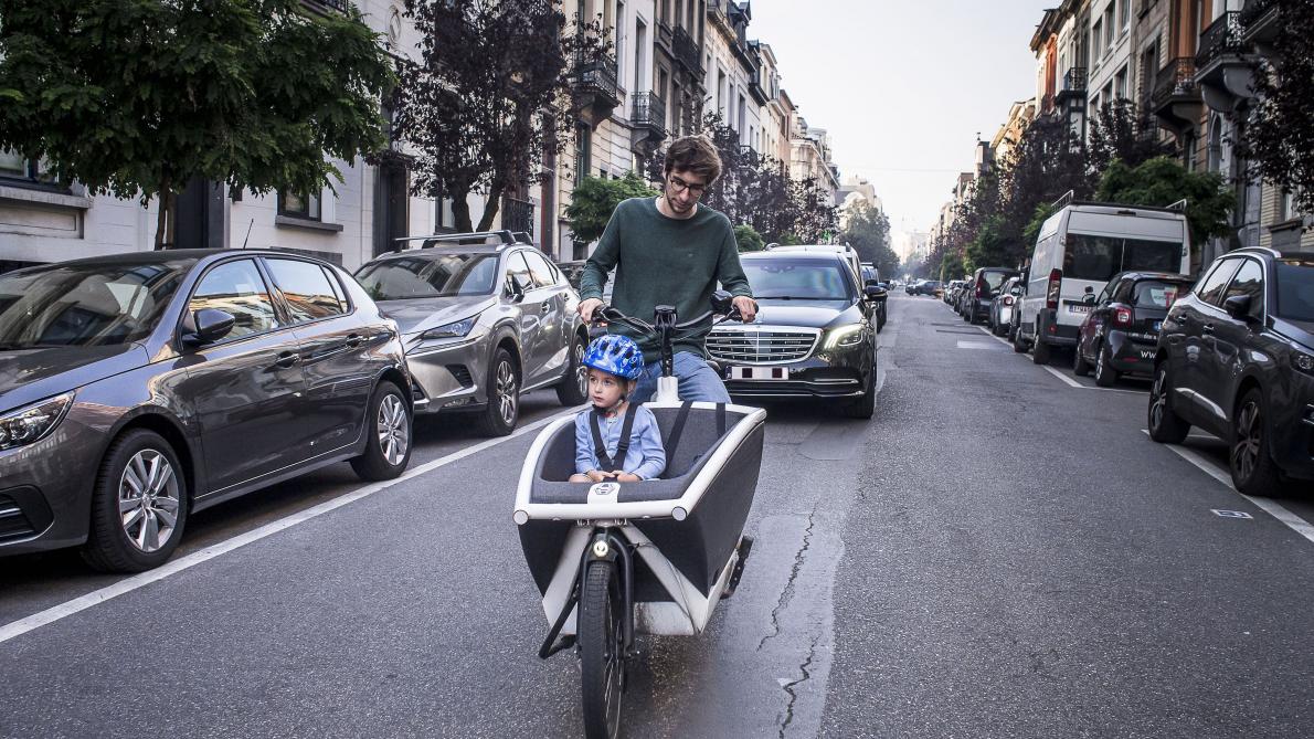 Vélo-cargo : pourquoi certains parents risquent de se voir infliger une amende