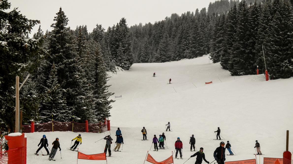 France : des moniteurs de ski contrôlés en infraction et poursuivis pénalement