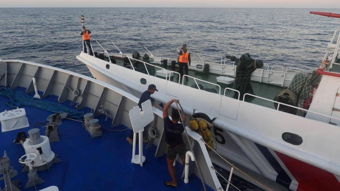 Un navire des garde-côtes philippins entre en collision avec un bateau chinois, la Chine prend des mesures