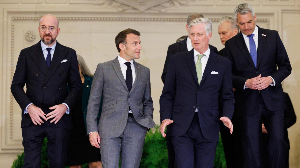 Le geste déplacé d’Emmanuel Macron lors de sa rencontre avec le roi Philippe (vidéo)