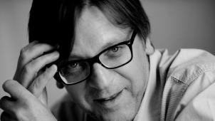Guy Verhofstadt version 2012, avec des montures de lunettes différentes de celles qu’il portait jusqu’à présent. Elles lui donnent un air plus intello qu’avant. © Alain Dewez