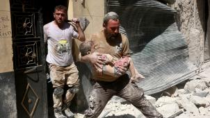 Des bombardiers russes ont encore endueillé la ville d’Alep le 17 juillet. © Reporters