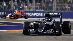 L’Allemand Nico Rosberg en tête face à l’Australien Daniel Ricciardo. © Reuters/Edgar Su