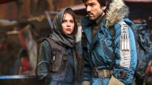 Jyn Erso (Felicity Jones) et Cassian Andor (Diego Luna) : les deux rebelles vont voler les plans de l’Etoile de la mort. Ceux dont il était déjà question en 1977 dans le mythique générique déroulant du tout premier «
Star wars
»…