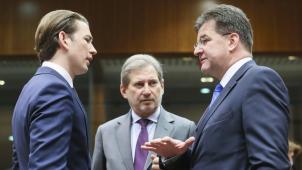 Le ministre autrichien Sebastian Kurz, le Commissaire responsable de la Politique Européenne de Voisinage et des négociations de l