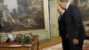 Les ministres des Affaires étrangères russe Lavrov et turc Cavusoglu, pour un hommage à l’ambassadeur Karlov.
