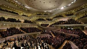 Le concert d’ouverture de l’Elbphilarmonie à Hambourg a démontré combien, en Allemagne, la modernité demeure le ferment du respect du grand répertoire. © DR.