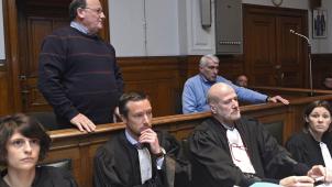 Sur le banc des accusés, Domenico Castellino (à gauche) et son avocat M
e

Alexandre Wilmotte, 
Richard Taxquet et son avocat M
e

Philippe Leloup. © Belga