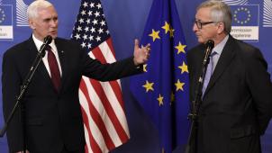 Mike Pense et Jean-Claude Juncker, lundi, 
à la Commission européenne.
