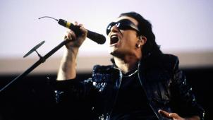 Bono lors du Zoo TV Tour de 1992, dans son costume de «
The Fly
». © DR