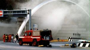 Le premier rapport sur la catastrophe évoque une incroyable erreur Mont-Blanc: le feu attisé par une soufflerie. © EPA