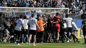 La bagarre entre des Ultras bastiais et les joueurs lyonnais a débuté à l’échauffement, retardant le coup d’envoi de 50 minutes.