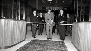Le 4 octobre 1952, le jeune roi Baudouin, inaugure la Jonction en coupant le ruban dans la nouvelle gare de Bruxelles-Central.
Photo Germaine Van Parys/Van Parijs Media