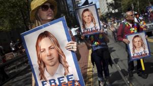 Manifestation pour la libération de Chelsea Manning le 28 juin 2015, lors de la « gay pride » de San Francisco : un long combat qui s’achève...