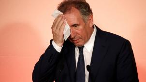 François Bayrou avait fini par ravaler son ambition élyséenne pour n’être «
que
» ministre. Il ne sera resté que trente-cinq jours à la place Vendôme. © Platiau/Reuters.