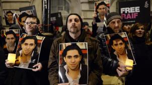 Le blogueur saoudien Raif Badawi est en prison depuis 2012. La mobilisation pour sa libération est d’abord citoyenne. L’UE reste pour sa part fort silencieuse. Dans ce dossier comme dans tant d’autres. © EPA.