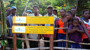 Braine-l’Alleud a entamé dans l’île de Madagascar une campagne de plantation d’arbres qui devra couvrir 5.200 hectares, soit la taille de la commune. Une partie des habitants d’Ambalabe en vit déjà. © D.R.
