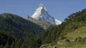 Chaque année, entre 300 et 400 personnes partent à la conquête de la montagne la plus photographiée au monde. © Reuters.