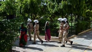 Des unités de police exclusivement féminines ratissent les rues pour lutter contre les agressions sexuelles. © AFP