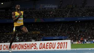 Usain Bolt survolant la piste de Daegu en route vers le titre sur 200 m, posant avec ses équipiers Nesta Carter, Michael Frater et Yohan Blake après le record du monde de l’équipe jamaïcaine sur 4 x 100 m, ou faisant joujou avec les photographes après son triomphe de samedi : le week-end du meilleur athlète de la planète a été autrement plus amusant que le précédent en Corée.