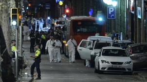 La police scientifique enquête sur les Ramblas, là où l’attaque a été perpétrée. © AFP / Josep Lago.