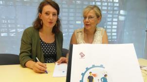 Pauline Legros (à gauche) et Christiane Houthoofdt commentent les résultats de l