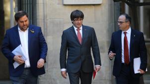Carles Puigdemont (au centre) © Reuters