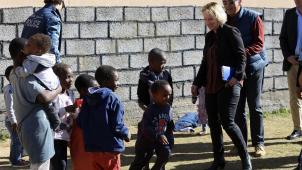 Bettina Muscheidt, cheffe  de la délégation de l’UE en Libye,  s’est rendue, lundi, dans un camp  de détention de migrants,  dans la banlieue de Tripoli.
