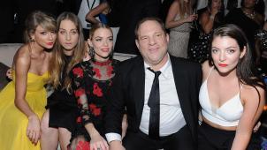 En 2015, Harvey Weinstein s’entourait comme à son habitude aux Golden Globes. Cette année, il est persona non grata. ©Angela Weiss/AFP.
