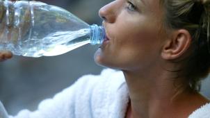 Pour assurer un bon fonctionnement rénal et hépatique, notre corps a besoin d’eau – à raison de 1,5 à 2
l par jour – bien plus que n’importe quelle boisson.