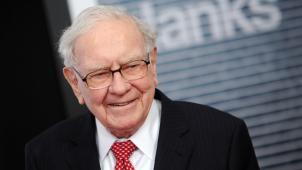 Si, à 87 ans, Warren Buffett commence à préparer sa succession, il n’en garde pas moins pour l’instant les rênes de son holding.