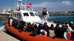 Quelque 120.000 migrants ont débarqué sur les côtes italiennes en 2017, après un pic à 180.000 l’année précédente.