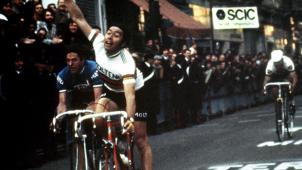 En 1975, Eddy Merckx devance Francesco Moser.