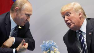 Tête à tête entre Vladimir Poutine et Donald Trump, lors du Sommet du G20, en juin dernier à Hambourg
: neuf mois plus tard, avec «
la plus importante expulsion de Russes
» de l’Histoire, Washington a décidé de mener la riposte occidentale contre Moscou.