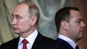 Vladimir Poutine et Dmitri Medvedev
: un Premier ministre, terne mais loyal, qui pourrait être en sursis...