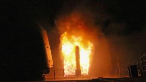Tir d’un missile «
Tomahawk
» depuis le bâtiment américain Monterey, le 14 avril dernier.