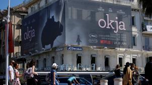 La présence en compétition de deux films produits par Netflix (dont «
Okja
») avait déclenché une polémique l’an dernier.
