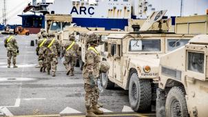 Arrivage impressionnant de matériel militaire américain au port d’Anvers ce lundi 21 mai dans le cadre de l’opération Atlantic Resolve. ©Dominique Duchesnes