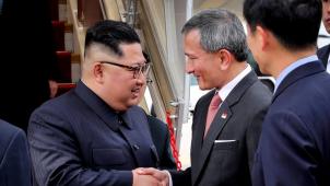 Vivan Balakrishnan, le ministre des Affaires étrangères de Singapour accueille Kim Jong Un.