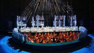 «
Mefistofele
» à Orange
: de grands déploiements choraux (ici la scène finale) épousent la monumentalité du Théâtre Antique.