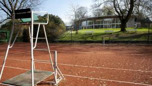 Les terrains de tennis du Solvay Sport ne serviront pas rapidement.