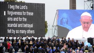 C’est dans un stade de Dublin à peine rempli aux deux tiers que le pape François a tenu  un discours au cours duquel il a imploré le pardon du Seigneur pour les scandales pédophiles.