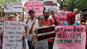 Manifestation contre l’arrestation des cinq activistes, jeudi à New Delhi
: des atteintes aux droits démocratiques qui se multiplient.