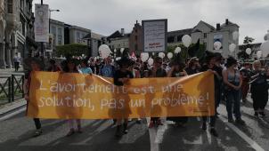 Manifestation pour la dépénalisation de l’IVG le 9 septembre dernier à Bruxelles
: les secteurs laïque et associatif mettent la pression.